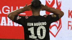 El kun Agüero volvió a jugar al fútbol, metió un gol y lo festejó como Messi El kun Agüero volvió a jugar al fútbol, metió un gol y lo festejó como Messi