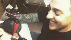 Candelaria Tinelli no pudo con su genio y se tatuó la cara: Nunca digas nunca Candelaria Tinelli no pudo con su genio y se tatuó la cara: Nunca digas nunca