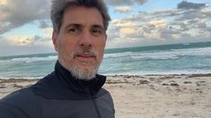 El blooper del Chato Prada: quiso limpiar la pileta y se terminó cayendo al agua El blooper del Chato Prada: quiso limpiar la pileta y se terminó cayendo al agua