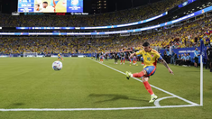 La pierna zurda de James Rodríguez, artífice de los goles de pelota parada de Colombia en la Copa América. La pierna zurda de James Rodríguez, artífice de los goles de pelota parada de Colombia en la Copa América.