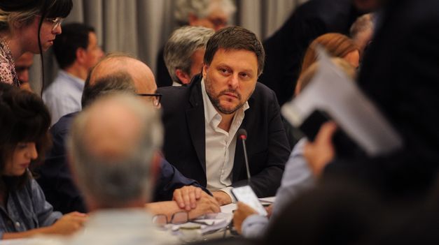 Santoro fue contra la derecha.