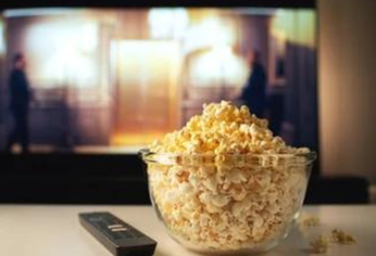 Su éxito llevó a la creación de precuelas y spin-offs que expanden el universo del relato.