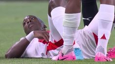Luis Advíncula salió por una lesión muscular. Luis Advíncula salió por una lesión muscular.