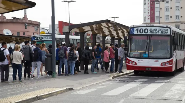 Milei justificó la quita de subsidios al transporte en el AMBA: No tienen por qué tener privilegios