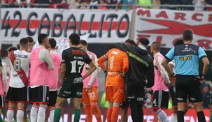 River-Defensa y Justicia se suspendió por la muerte de un hincha.