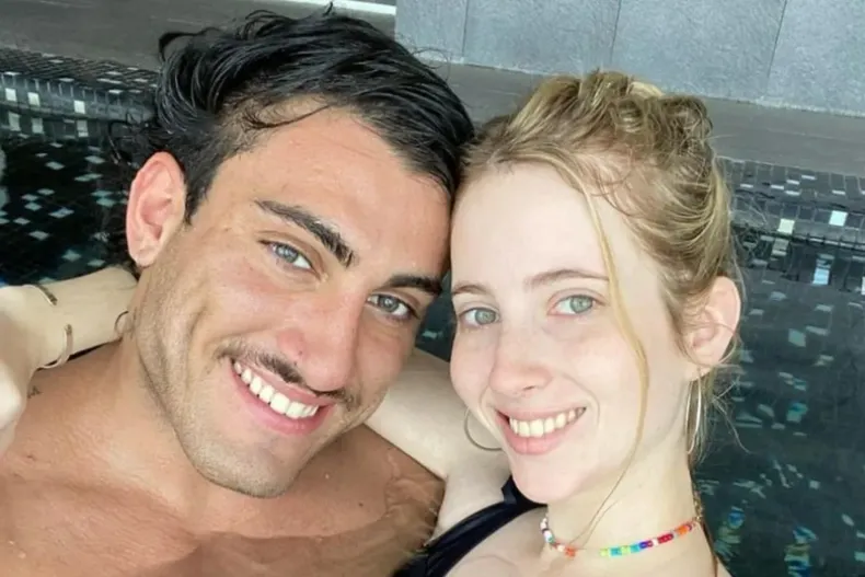 Recientemente, Holder se separó de su novia y estuvo ausente en internet.