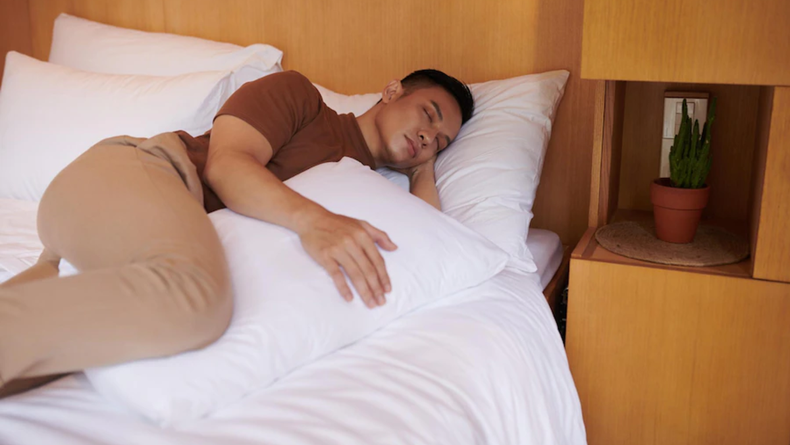 Qué beneficios tiene el dormir con una almohada entre las piernas? - CND  New Descanso 2017, SLU