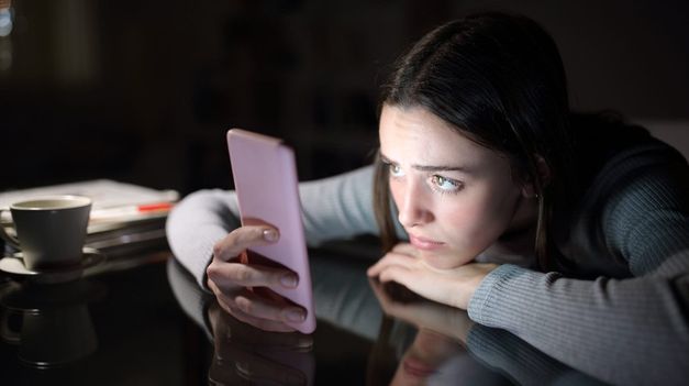 Se considera raige bait como una táctica que exalta las emociones negativas de los usuarios de redes sociales.