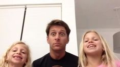 Martín Sipicki y las blondies emocionaron a Tinelli. Martín Sipicki y las blondies emocionaron a Tinelli.