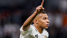 Mbappé festeja su golazo a Alavés. Mbappé festeja su golazo a Alavés.