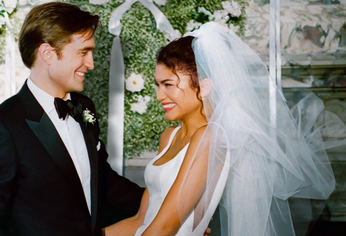 Zendaya y Robert Pattinson interpretan a Emma y Charlie, una pareja que experimentan problemas previo a su casamiento. Zendaya y Robert Pattinson interpretan a Emma y Charlie, una pareja que experimentan problemas previo a su casamiento.