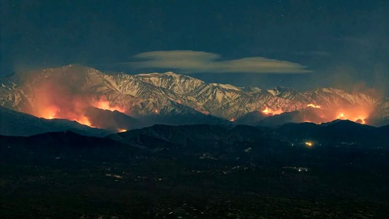 El viento aviva el fuego y los focos activos siguen sin ser controlados en La Rioja.&nbsp;