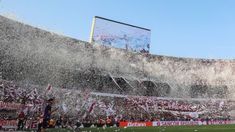 Se tiraron 70 toneladas de papelitos en el último Superclásico. Se tiraron 70 toneladas de papelitos en el último Superclásico.