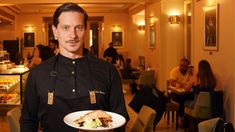 El ambiente es tranquilo, la atención es cuidada y la combinación de arquitectura, patrimonio y gastronomía lo convierten en una propuesta que vale la pena descubrir al menos una vez.