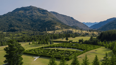 El laberinto es un desafío natural, con caminos que invitan a la reflexión y la aventura. El laberinto es un desafío natural, con caminos que invitan a la reflexión y la aventura.