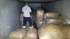 Megaoperativo en el Norte: se secuestró mercadería irregular valuada en más de $655 millones Megaoperativo en el Norte: se secuestró mercadería irregular valuada en más de $655 millones