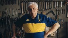 Genoa presentó su camiseta con un video y una sesión de fotos de hinchas. Genoa presentó su camiseta con un video y una sesión de fotos de hinchas.