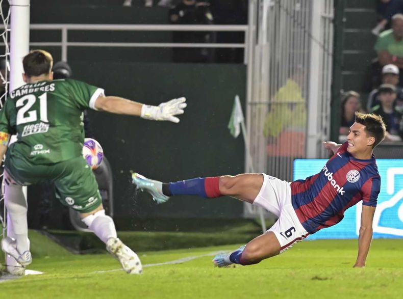 San Lorenzo sumó tres puntos en su visita a Banfield.