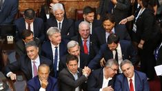 El Gobierno apura las negociaciones en el Senado para aprobar la Ley Bases. El Gobierno apura las negociaciones en el Senado para aprobar la Ley Bases.