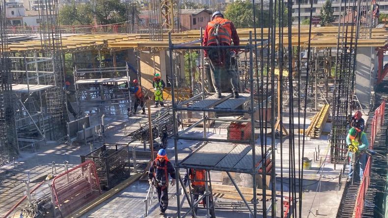 El empleo asalariado formal sigue en caída según informe de la UBA