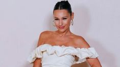 Pampita, muy cerca de un hombre. Pampita, muy cerca de un hombre.