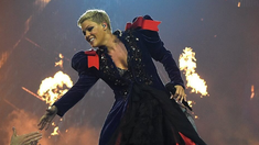 Pink se encuentra en medio de la gira, promocionando su álbum de 2023 Trustfall. Pink se encuentra en medio de la gira, promocionando su álbum de 2023 Trustfall.