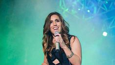 Soledad Pastorutti sufrió un percance en la ruta y tuvo que quedarse en la casa de una docente. Soledad Pastorutti sufrió un percance en la ruta y tuvo que quedarse en la casa de una docente.