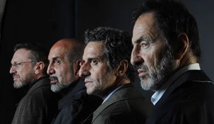 Los fanáticos tienen que esperar para ver a Los Simuladores en la pantalla grade.