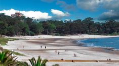 Su legado se percibe en cada recorrido y explica por qué la localidad atrae a quienes buscan historia, calma y paisajes cerca de la costa. Su legado se percibe en cada recorrido y explica por qué la localidad atrae a quienes buscan historia, calma y paisajes cerca de la costa.