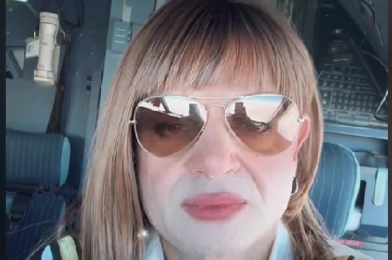 La piloto trans se postuló para CEO de la empresa busca evitar su privatización.
