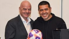 Gianni Infantino, presidente de la FIFA, junto a Riquelme, mandamás xeneize. Gianni Infantino, presidente de la FIFA, junto a Riquelme, mandamás xeneize.