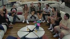 Una participante le comunicó a sus compañeros la decisión: SE VA DE LA CASA. Una participante le comunicó a sus compañeros la decisión: SE VA DE LA CASA.