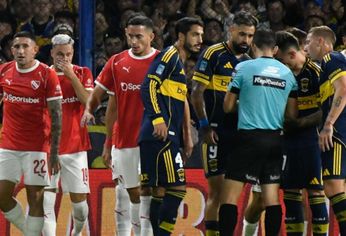 Andrés Merlos y la polémica de la noche: el penal cobrado a favor de Boca, a instancias del VAR.