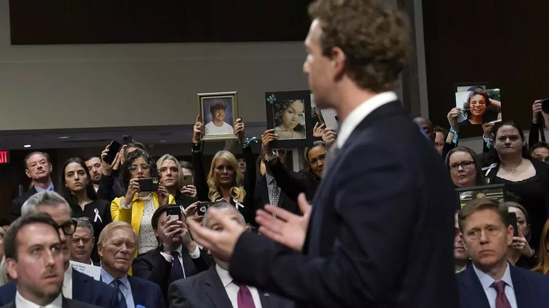 Mark Zuckerberg estuvo en el Senado de Estados Unidos.