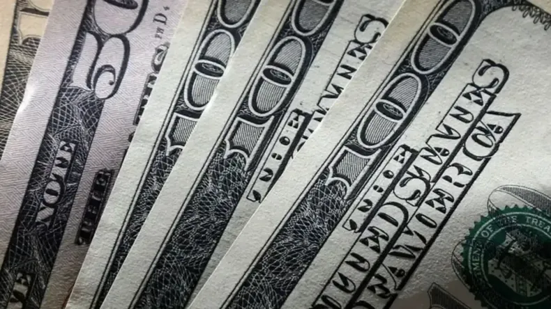 El dólar blue se mantiene por encima de los $730.