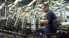 La industria manufacturera bonaerense cayó un 13.2% en diciembre. La industria manufacturera bonaerense cayó un 13.2% en diciembre.