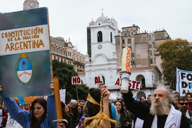 Amplia movilizaci&oacute;n en contra del ajuste en la salud.
