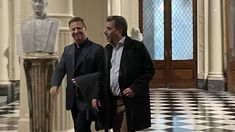 Oscar Zago, diputado del MID y Cristian Ritondo (PRO), entran juntos a la reunión en Casa Rosada. Oscar Zago, diputado del MID y Cristian Ritondo (PRO), entran juntos a la reunión en Casa Rosada.