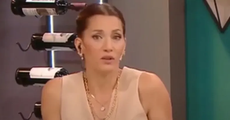 Viciconte se enojó al aire por la presencia de un insecto.