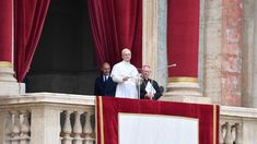 León XIV rezó ante miles de fieles en la Plaza de San Pedro. León XIV rezó ante miles de fieles en la Plaza de San Pedro.