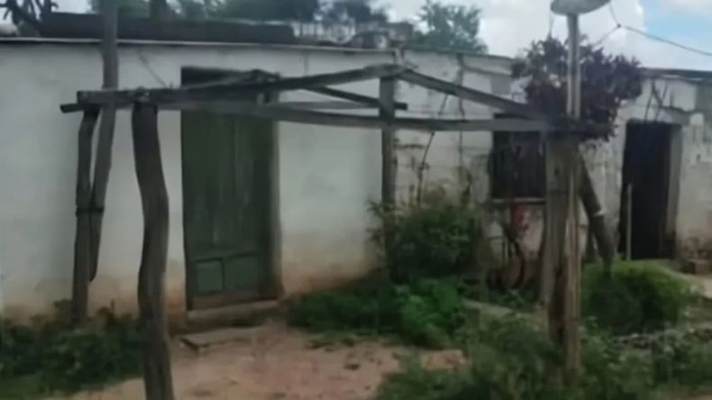 Los cuerpos de las víctimas aparecieron en su domicilio.