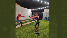 Los usuarios consultaron por qué había tres hombres disfrazados con el mismo traje. Los usuarios consultaron por qué había tres hombres disfrazados con el mismo traje.