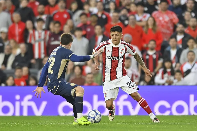 River enfrenta a Argentinos Juniors en el Monumental.