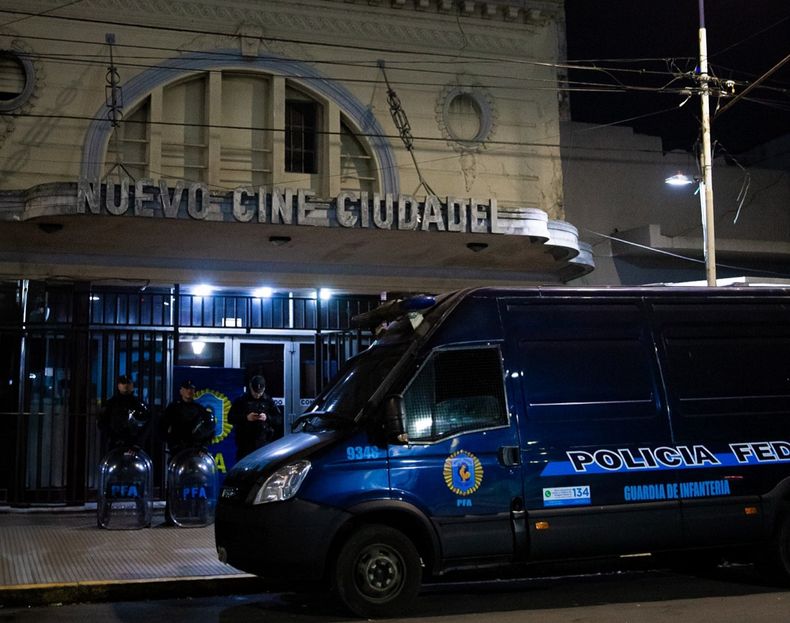 El establecimiento fue clausurado por la Policía.