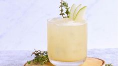 Con solo tres ingredientes básicos, agua, limón y azúcar o edulcorante, se puede preparar una deliciosa limonada casera en pocos minutos Con solo tres ingredientes básicos, agua, limón y azúcar o edulcorante, se puede preparar una deliciosa limonada casera en pocos minutos