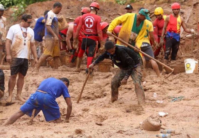 Las lluvias provocaron serios deslizamientos de tierra.
