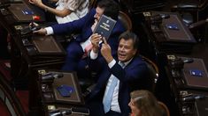 Facundo Manes le quitó a Javier Milei el protagonismo durante su discurso.