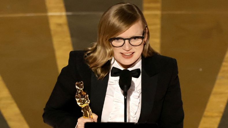 Sarah Polley con su estatuilla de Oscar.