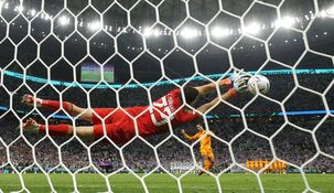 Tras la polémica por el doble toque del penal de Julián Álvarez frente al Real Madrid se modificó la regla Tras la polémica por el doble toque del penal de Julián Álvarez frente al Real Madrid se modificó la regla