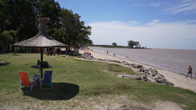 Escapadas a una hora y media de Buenos Aires: conocé esta playa de arena blanca